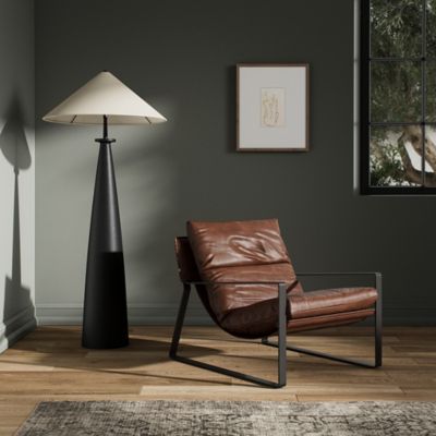 Shown in Dakota Tobacco Leather color, in use