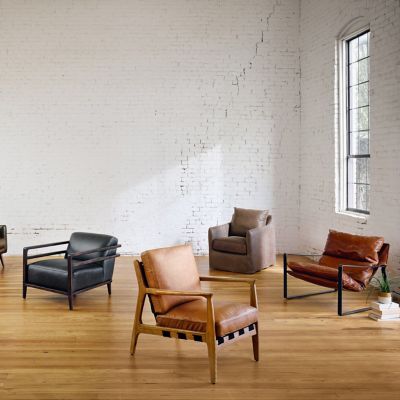 Shown in Dakota Tobacco Leather color, in use