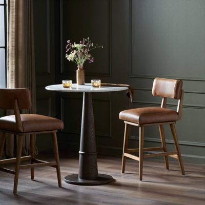 Shown in Sonoma Chestnut Leather with Tan Nettlewood color, Counter size, in use