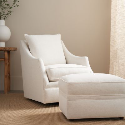 Shown in Nomad Snow color, in use
