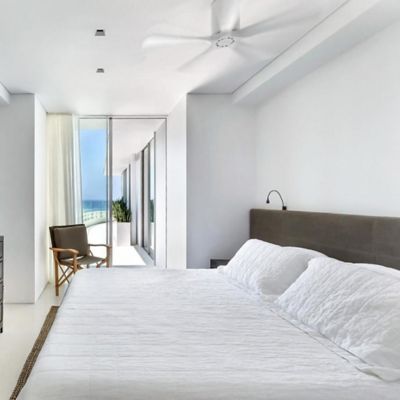 Shown in Barnwood Blades finish, Gloss White Fan Body finish, in use