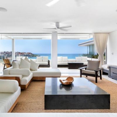 Shown in Barnwood Blades finish, Gloss White Fan Body finish, in use
