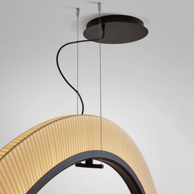 Shown in Cream shade color, Medium size, Vertical Position, Detail shot