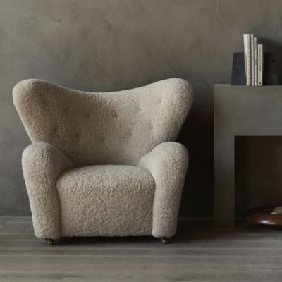 Shown in Sheepskin, Off White with Natural Oak finish, in use