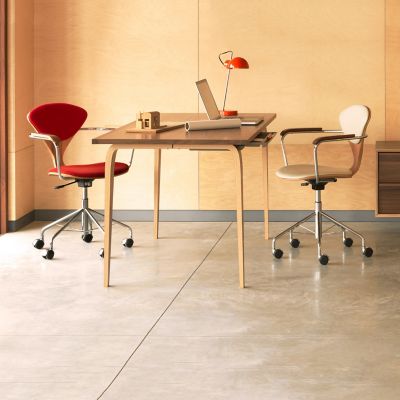 Shown in Walnut: Natural, Gum: Red Frame Frame finish, Vincenza Leather: 2122, Sabrina Leather: Carmen upholstery, in use