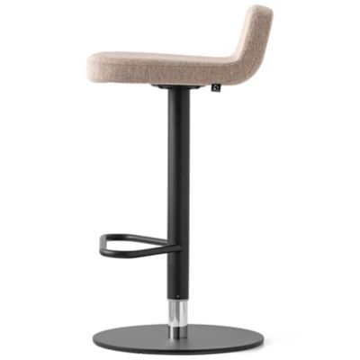Shown in Taupe seat color, Matt Black frame finish