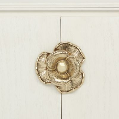 Shown in White color, Detail view