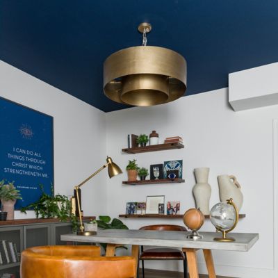 Shown in Mystic Luster finish, in use