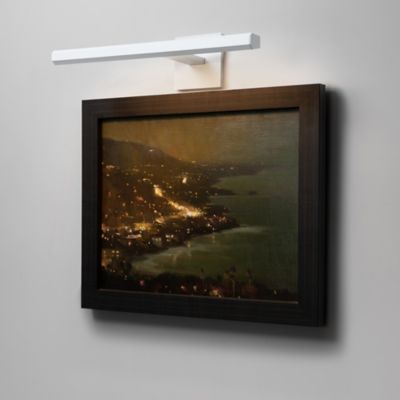 Shown in White finish, 18 inch size, in use