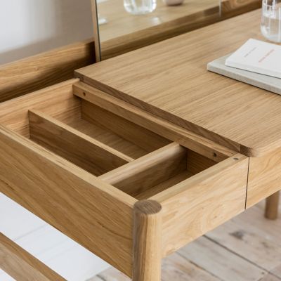 Shown in Oak color, Detail view