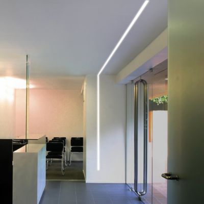 De eigenaar Barcelona Kiezelsteen Linea LED Recessed Light by Egoluce at Lumens.com