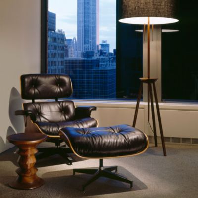 Shown in 2100 Leather Black fabric with Oiled Santos Palisander frame finish