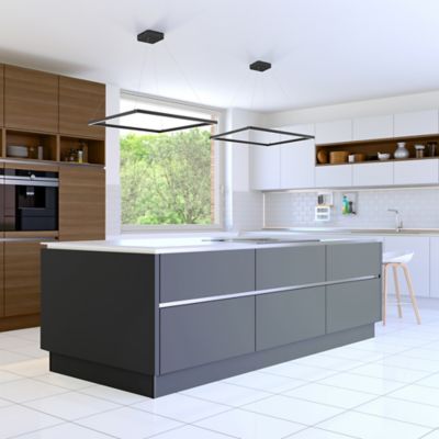 Shown in Black finish, 24 in size, in use