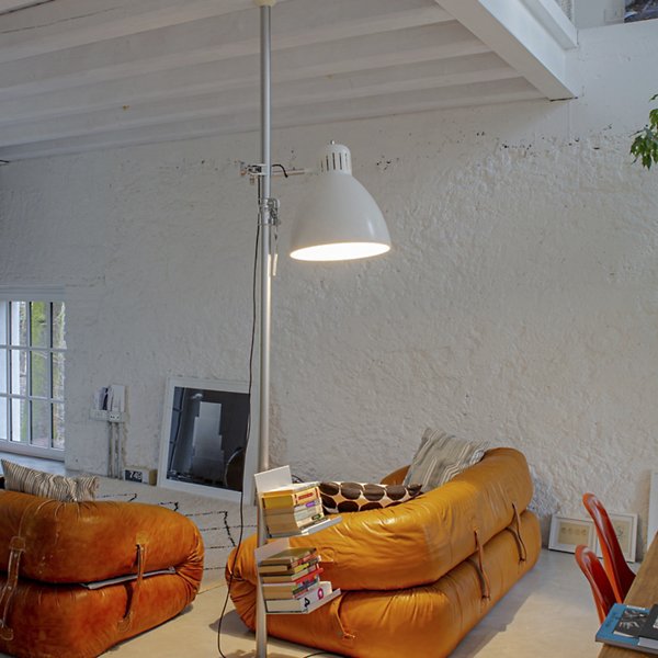 JJ Big Grip LED Floor Lamp with Autopole