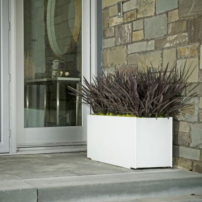 Shown in Cloud White color, Mondo Triple, 40-gallon size, in use