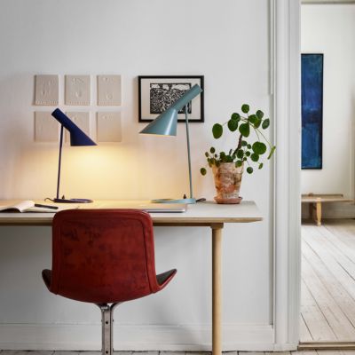 Shown in Ultra Blue, Pale Petroleum finish, in use