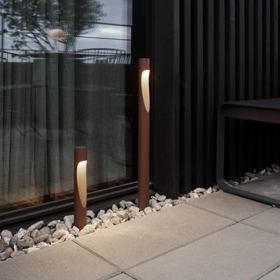 Shown in Corten finish, in use