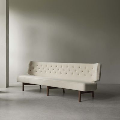 Shown in Hallingdal 0200 color, in use