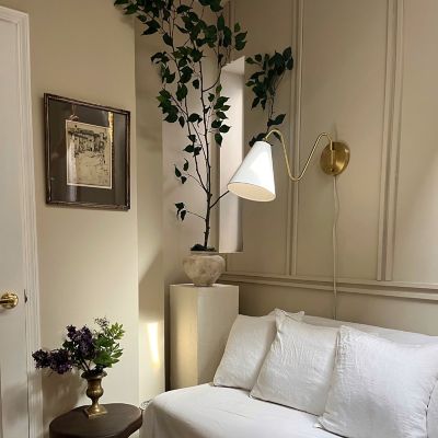 Onda Plug-in Wall Sconce