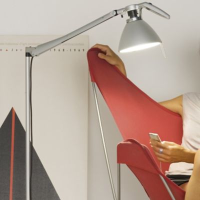 Shown in Metal finish