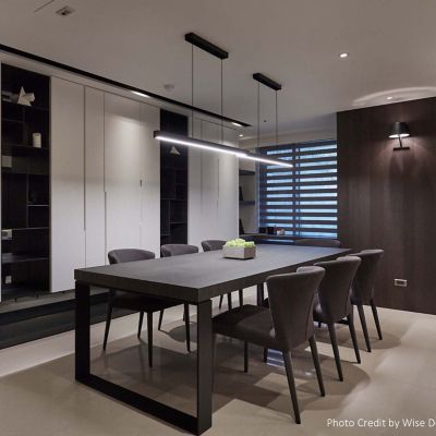 Shown in Matt Black with Walnut finish, in use