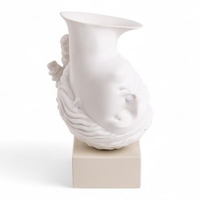 Amor Volat Vase