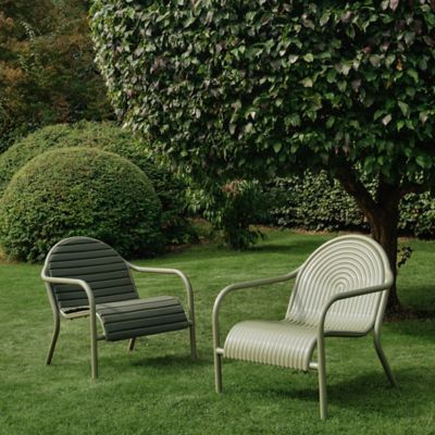 Shown in Moss color, in use