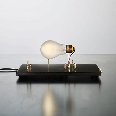 Monument for a Bulb Table Lamp