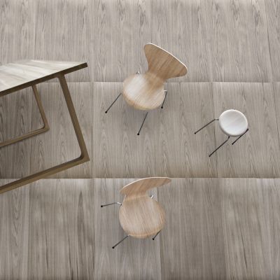 Shown in Walnut 80 color, in use