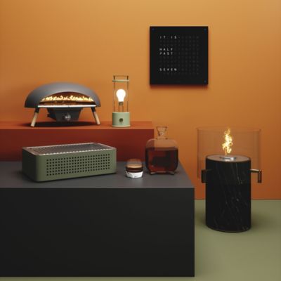 Shown in Black Pepper Powder Coated Steel, English, in use