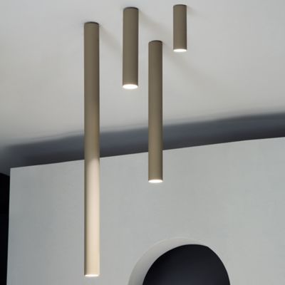 Shown in Small, Medium, Large size, in use