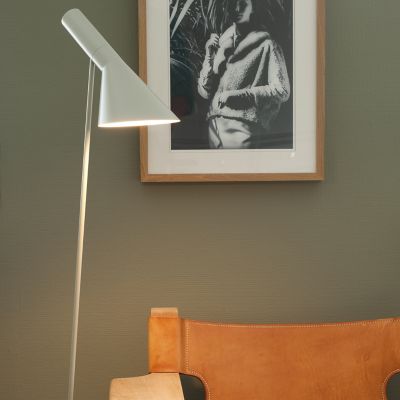 Shown in White finish, in use